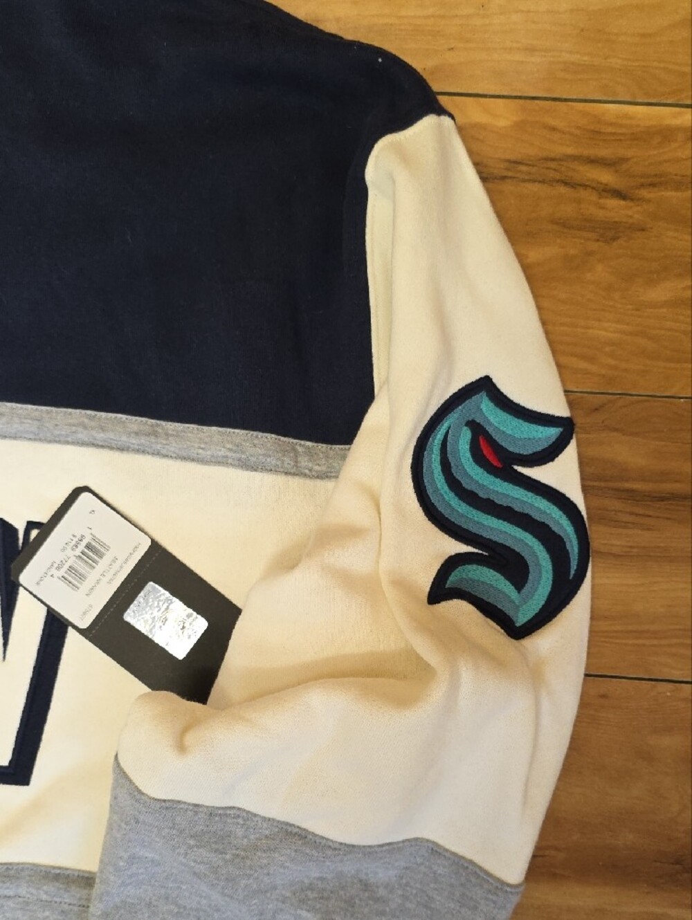NWT Seattle Kraken Hockey NHL ’47 Brand Colorblock Crewneck Sweatshirt Size XL - Picture 9 of 13
